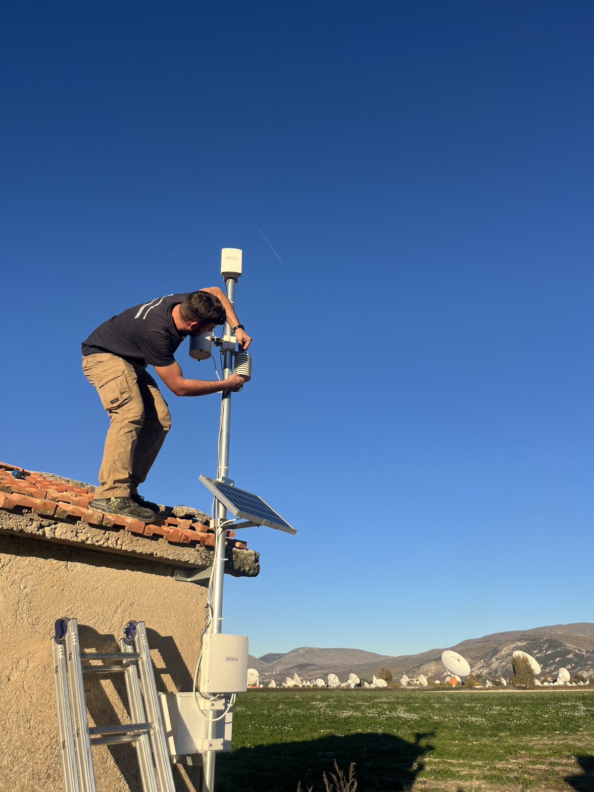 altra installazione a Fucino posizionata a circa 2,5 mt dal suolo. Queste installazioni ci permettono la copertura di diversi chilometri